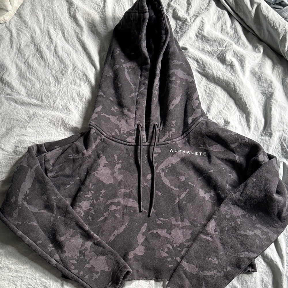 Alphalete Cropped Camo Hoodie